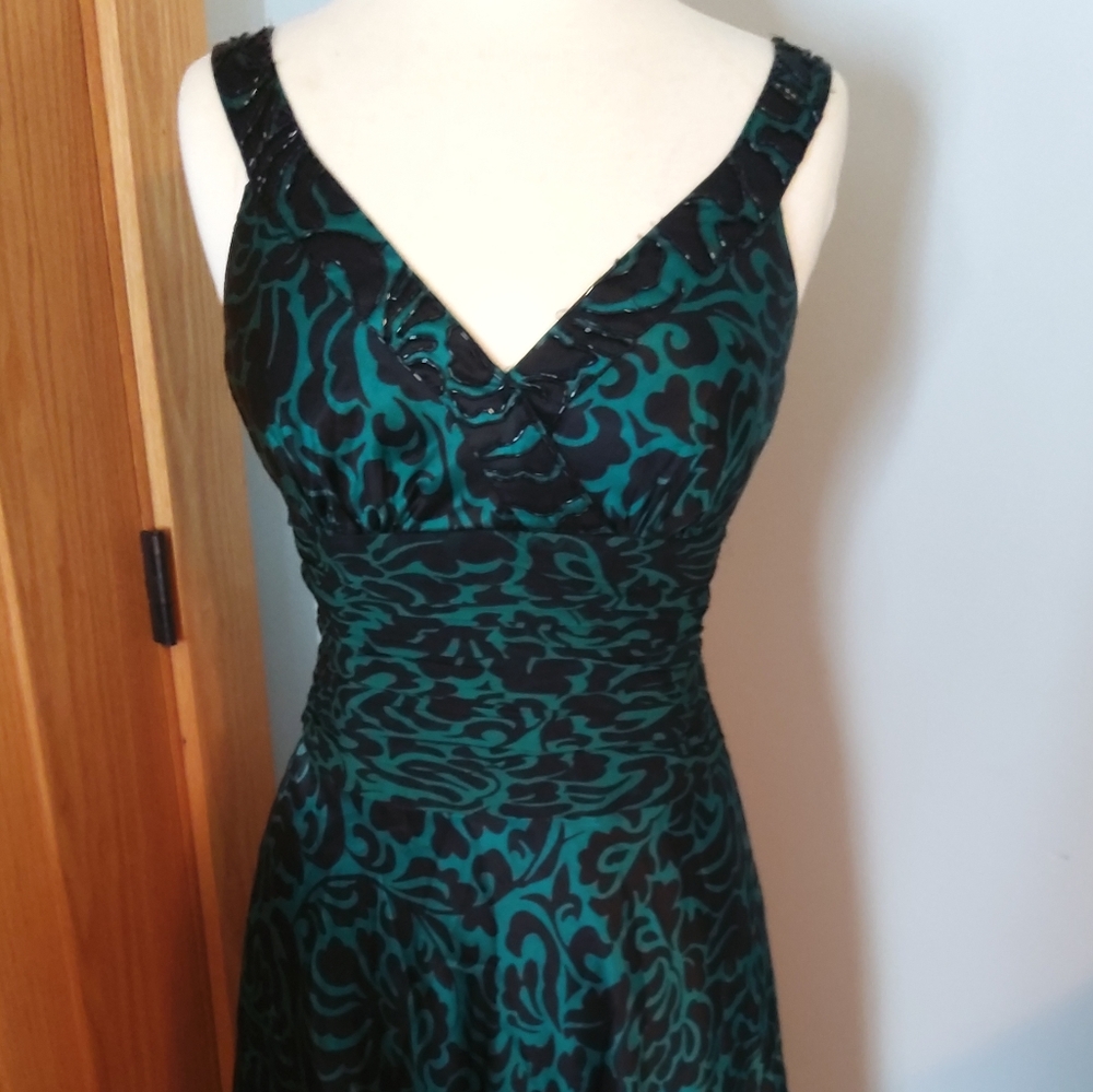 Donna Ricco NY green/black handkerchief hem Dress